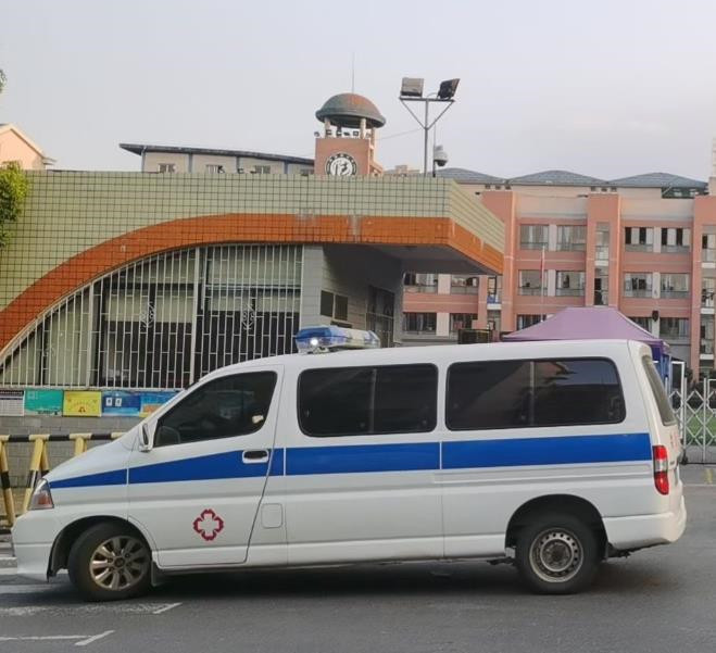 三元救护车出租护送骨折病人一公里多少钱